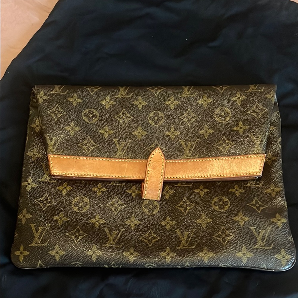 ✨Louis Vuitton Clutch Bag ✨ - Picture 13 of 16
